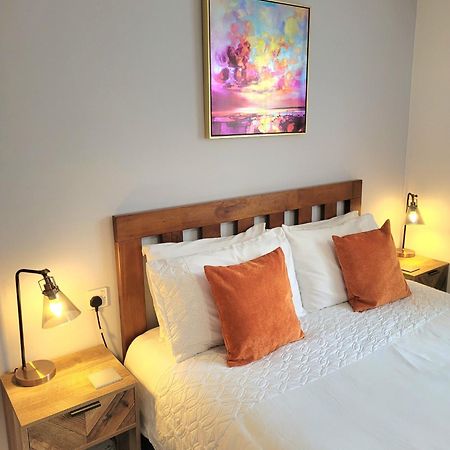 1 Merchants Gate - 2 Bedroom, City Apartment With Private Parking York Bagian luar foto