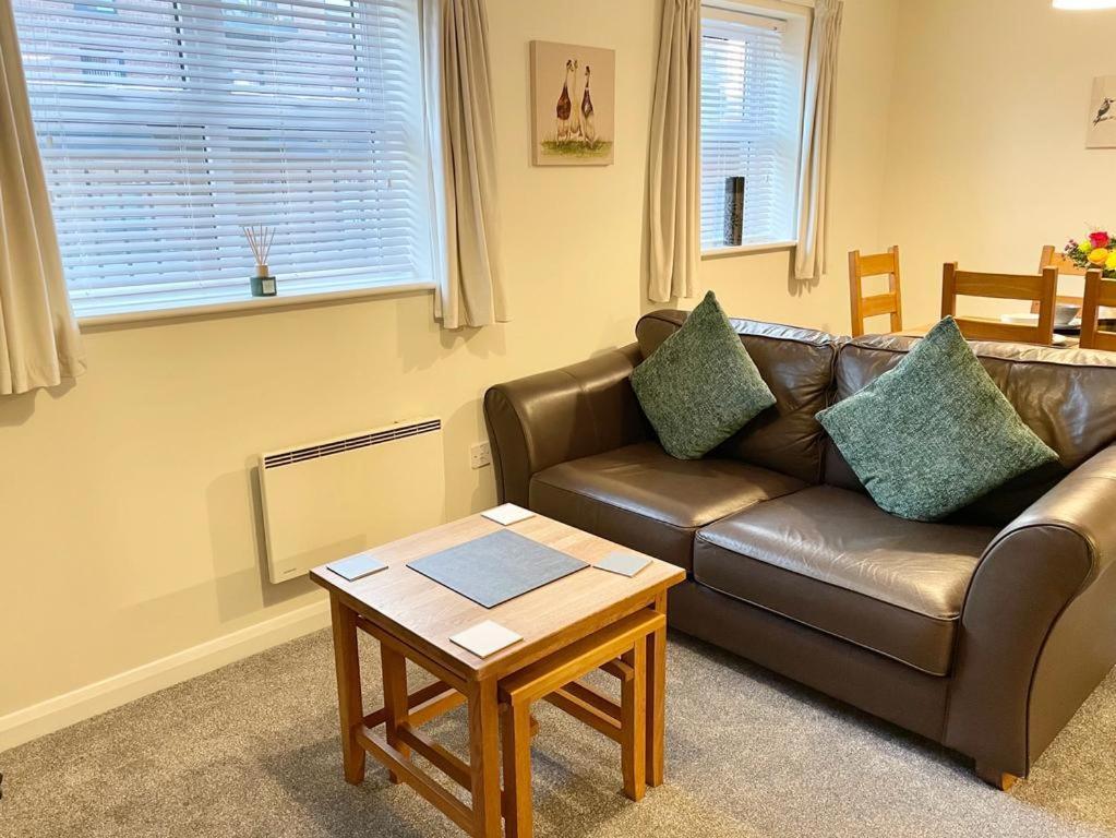 1 Merchants Gate - 2 Bedroom, City Apartment With Private Parking York Bagian luar foto