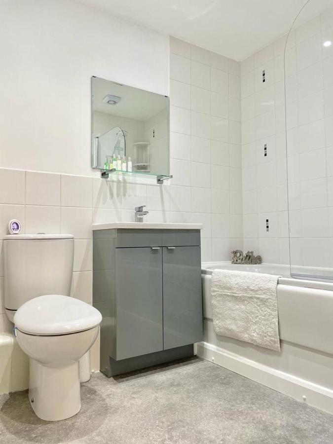 1 Merchants Gate - 2 Bedroom, City Apartment With Private Parking York Bagian luar foto