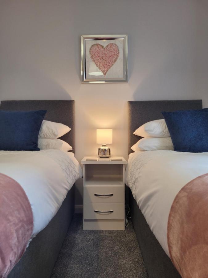 1 Merchants Gate - 2 Bedroom, City Apartment With Private Parking York Bagian luar foto