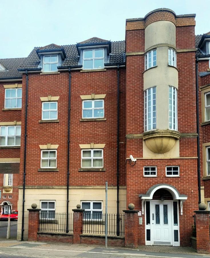 1 Merchants Gate - 2 Bedroom, City Apartment With Private Parking York Bagian luar foto